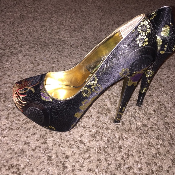 Black Aldo Heels