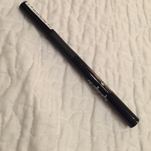 Laura Geller liquid liner