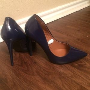 Navy heels