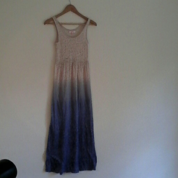 Stylish Sophia maxi. - Picture 1 of 4