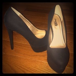 NWOT Charlotte Russe black pumps.
