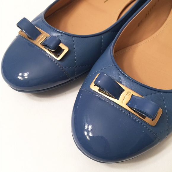 🎉Sale🎉 Auth Ferragamo leather flats/shoes SZ 7 - Picture 2 of 4