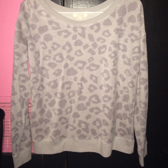 Sweater - Picture 1 of 2