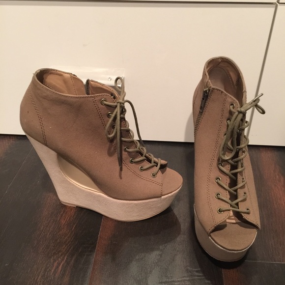 Steve Madden wedge