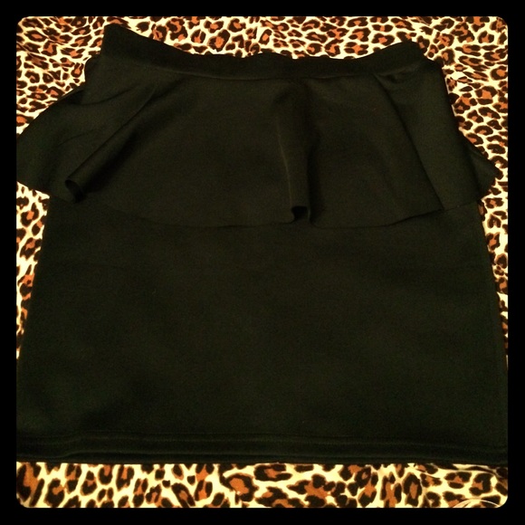 Peplum mini Skirt w/ zipper