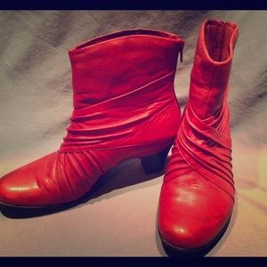 Brand new, super comfy luxurious boots!