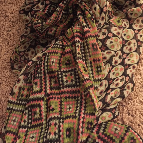 Cute skull scarf - Picture 1 of 1