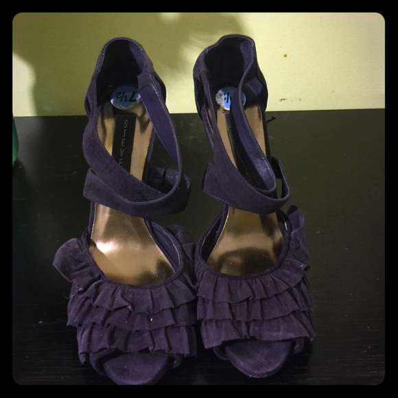 Purple Steve Madden Stiletto heals😍