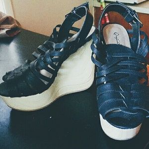 Wooden wedge sandals