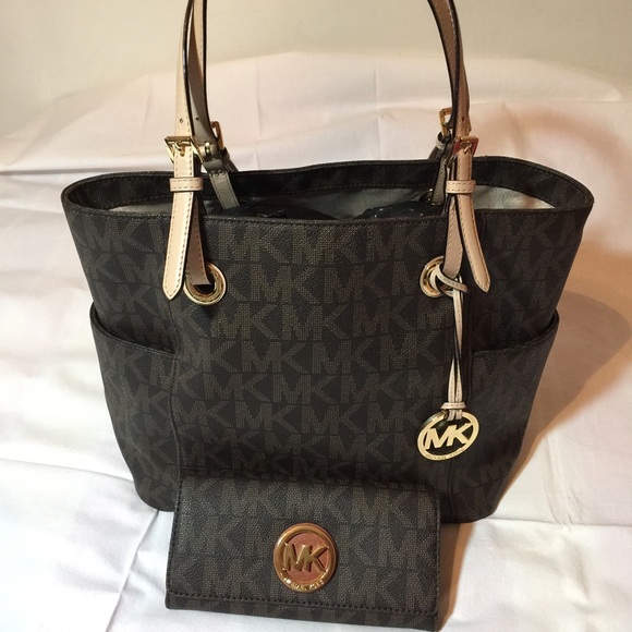 Michael kors purse with matching wallet