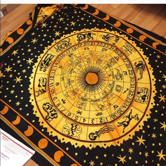 Brandy Melville Other - Sun and zodiac tapestry