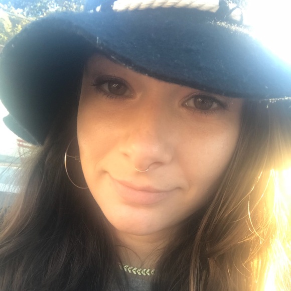 Meet your Posher, Leanne - Picture 1 of 1