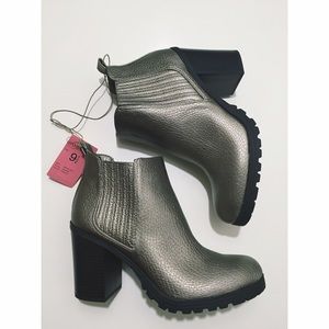 Brand new Silver Metallic booties.