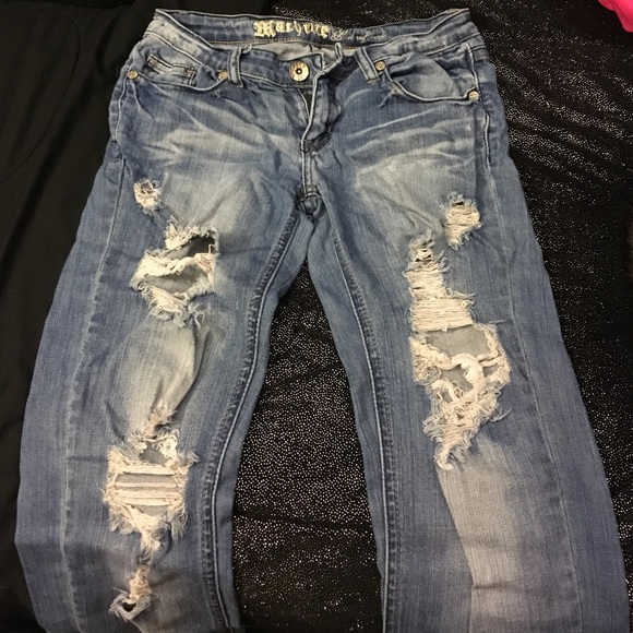 Distressed skinny jeans !