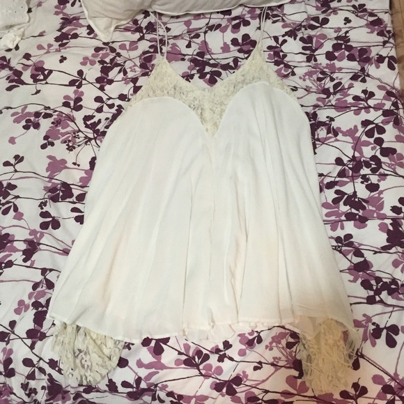 Sale ‼️ White Flowy Top