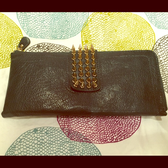 Studded clutch