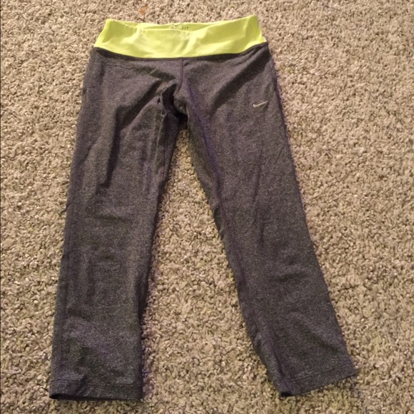 Nike dri-fit crops size small