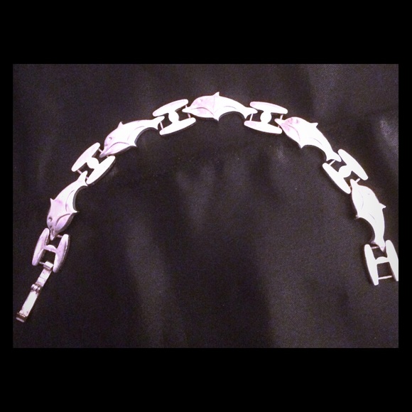✨MAKE AN OFFER✨ Artisan Crafted Silver Bracelet💖 - Picture 1 of 3