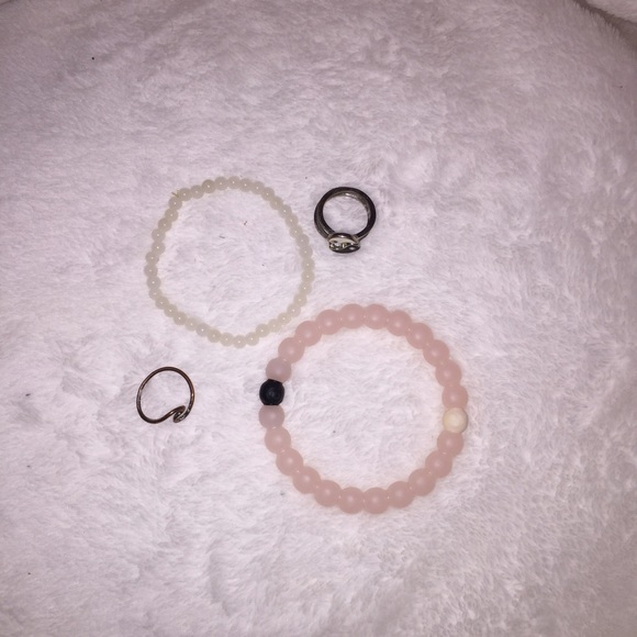 Brandy Melville Braclets & Rings set