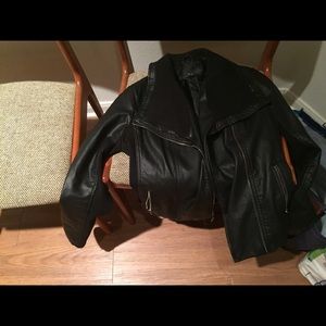 Leather jacket xlarge like new. Perfect. 50.00