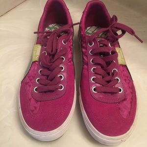 Puma tennis shoe