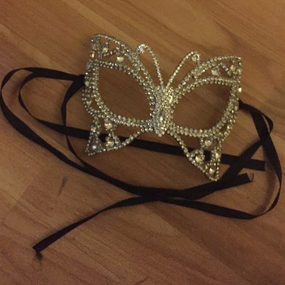 Butterfly crystal mask