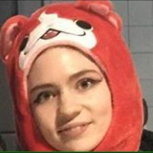 Meet your Posher, Caitlin