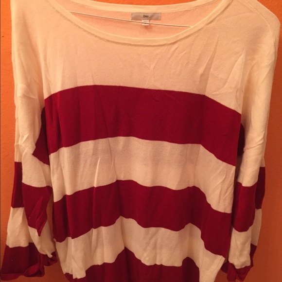Red and white 3/4 arm length sweater