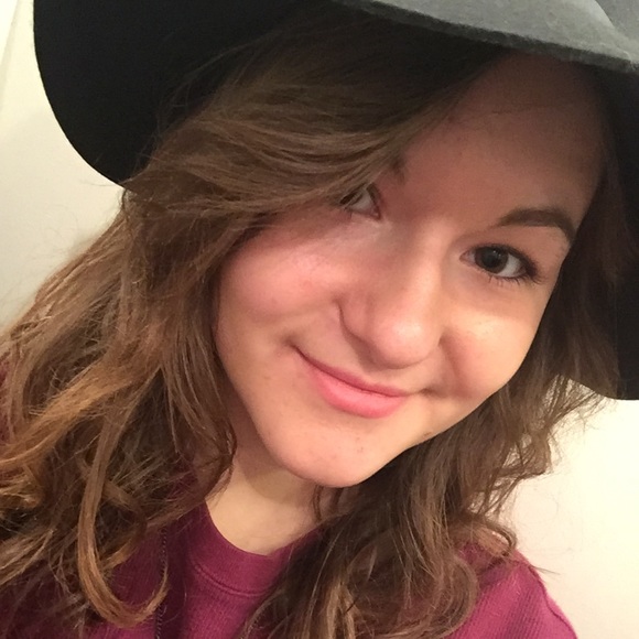 Meet your Posher, Emily