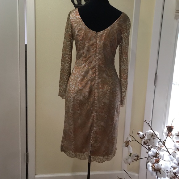 Lace dress - Picture 4 of 8