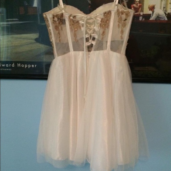 Short homecoming dress from Von maur worn once - Picture 1 of 4