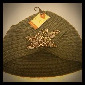 Turban hat with emblem