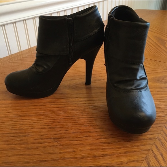 Adorable Stiletto Black Ankle Booties