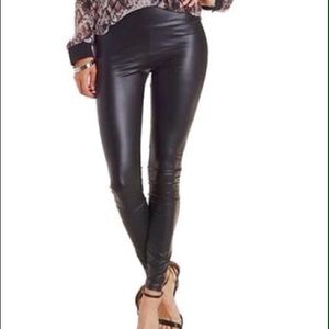 ✔️Faux leather leggings