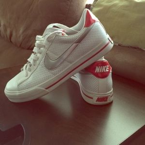 Nike size 8 gently use tennis shoes!