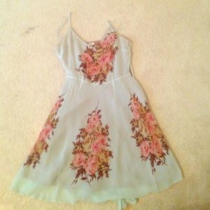 Cute strappy floral dress perfect for spring