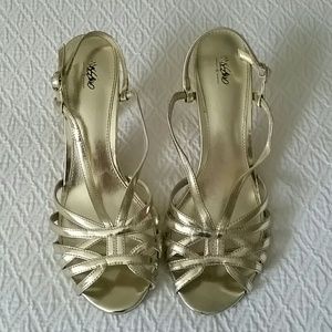 Gold Party Pumps