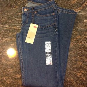 NWT Levis