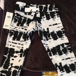 Alo Yoga Airbrush Capri Leggings