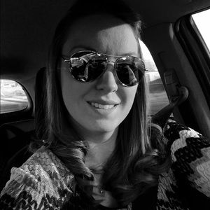 Meet your Posher, Laura