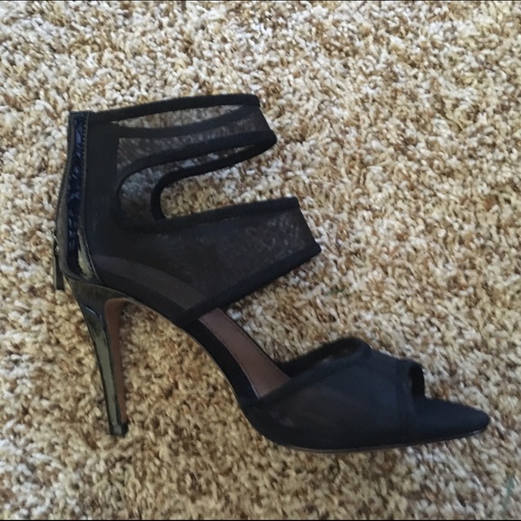NEW in box - Donald J Pliner open toe size 7 shoe