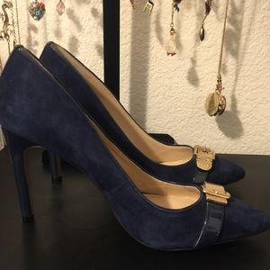 🕸Vince Camuto Blue suede Pumps🕸