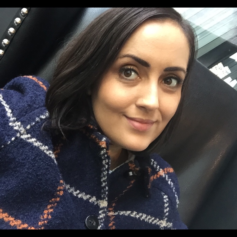 Meet your Posher, Hilary