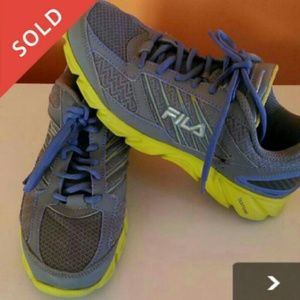 ❎SOLD Fila size 7❎