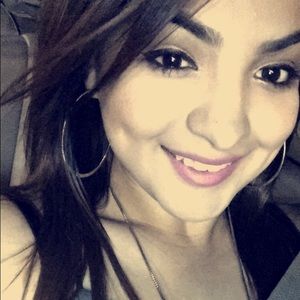 Meet your Posher, Desiree