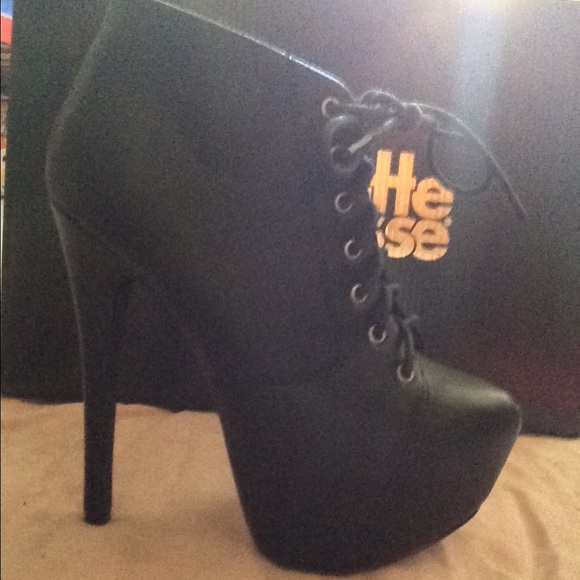 ‼️SOLD‼️ - Picture 2 of 3