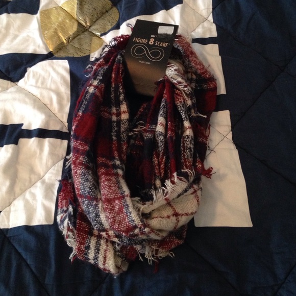 D&Y Figure 8 scarf  multi loop