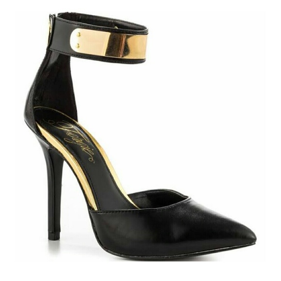Black and Gold Palace Pumps