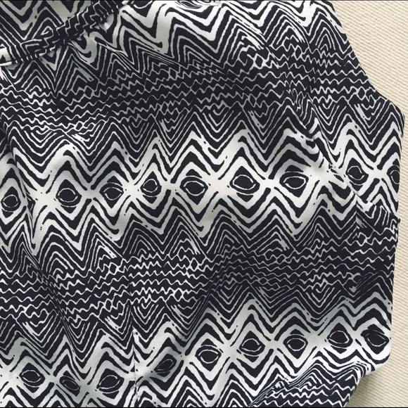 Geometrical Dress - Picture 2 of 3