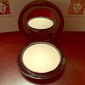 Mac Mineralize SkinFinish in Light